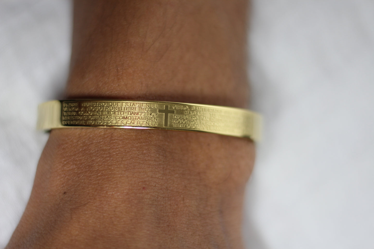 Minimal Cross Bracelet - Gold